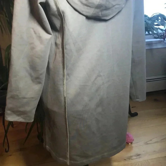 Trina Turks Reversible Coat. Size 4 - Picture 4 of 9